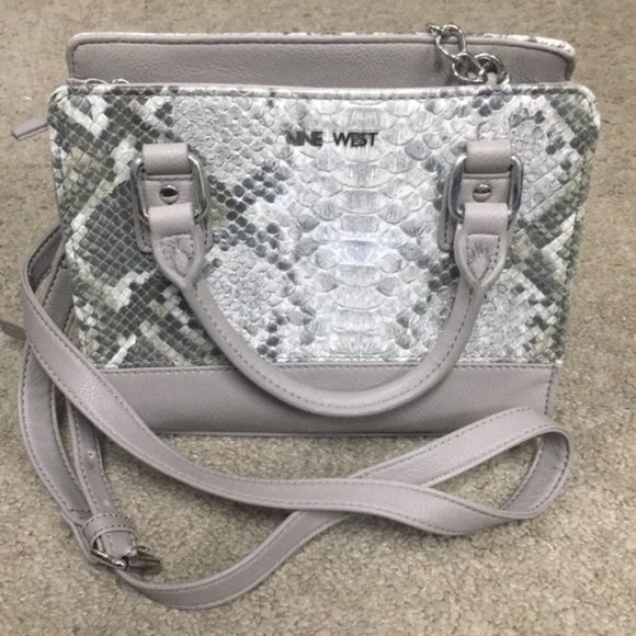 NINE WEST MULTI COLOR SNAKE PRINT CROSSBODY BAG - Picture 1 of 3